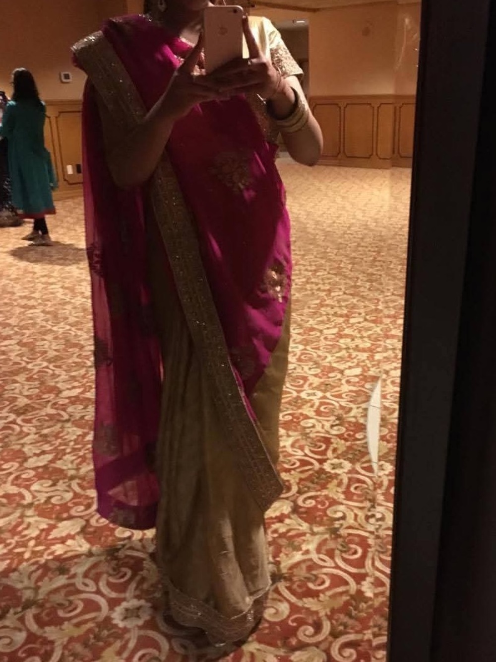 Sari - Picture 2 of 2